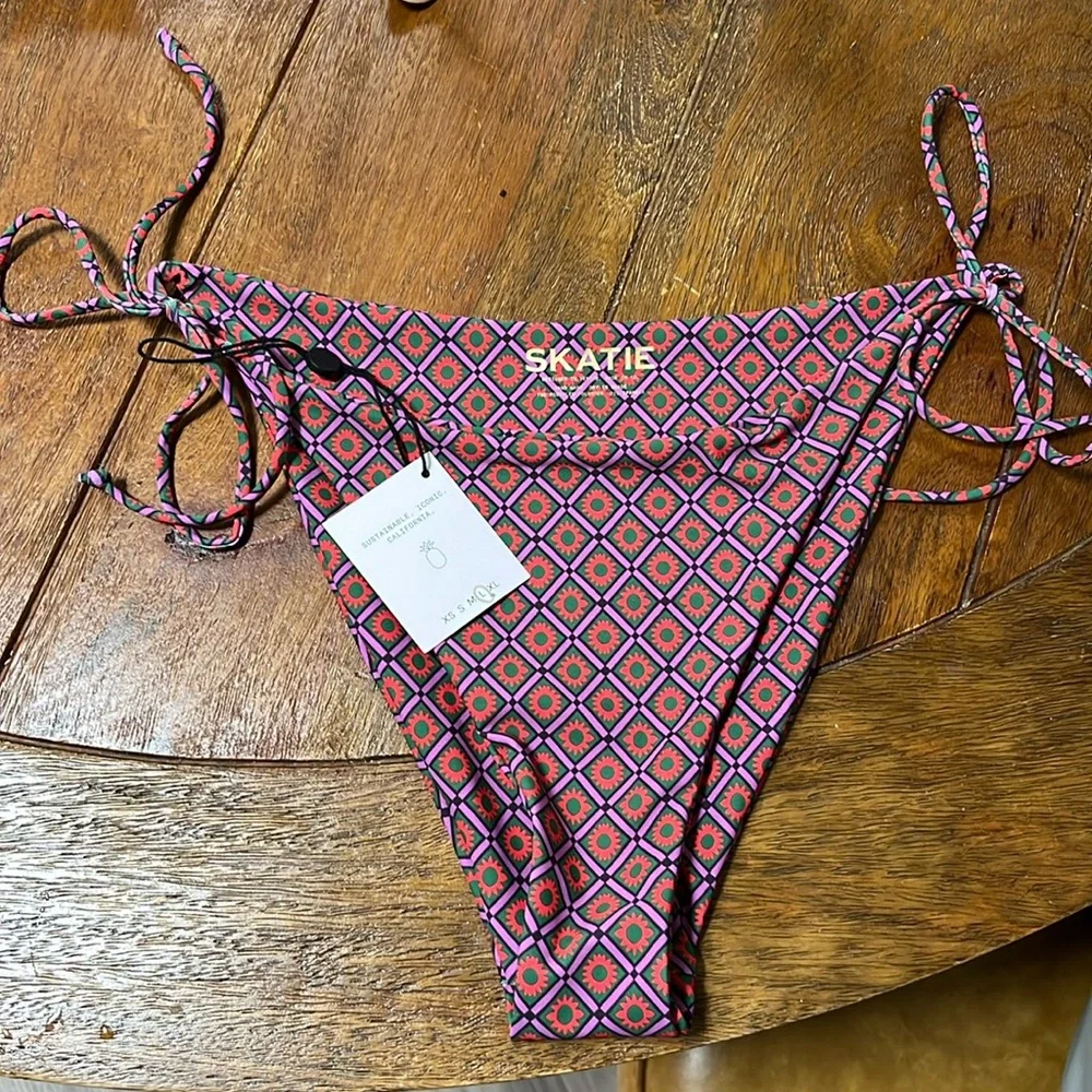 Skatie Vera Style Tie Bottom, Sol Collection, Size Large